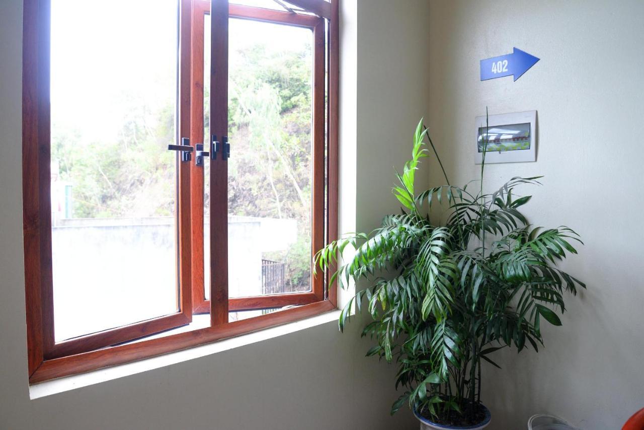 Ahoj Guest House Ha Long Exterior photo